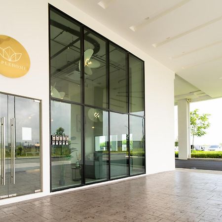 Amber Cove Premier Suites Melaka Extérieur photo